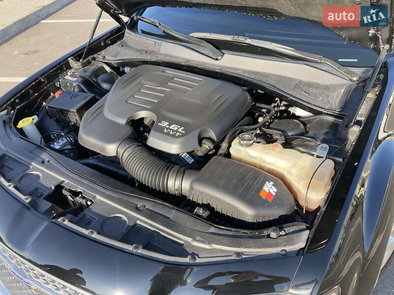 Седан Chrysler 300C 2018 в Киеве