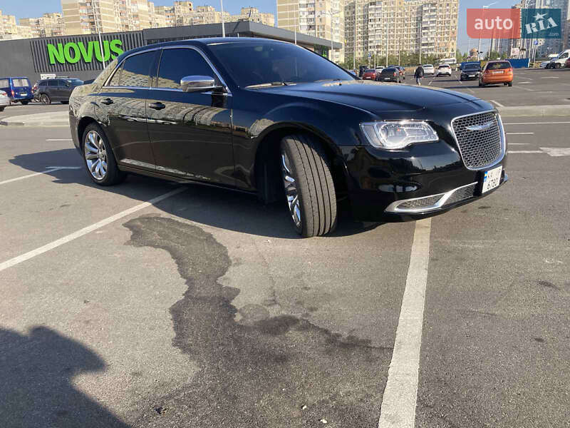 Седан Chrysler 300C 2018 в Киеве