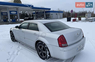 Седан Chrysler 300C 2004 в Надворной