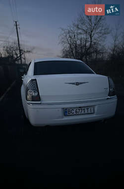 Хэтчбек Chrysler 300C 2005 в 