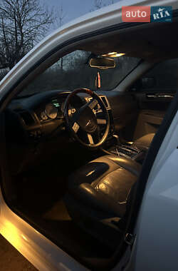 Хэтчбек Chrysler 300C 2005 в 