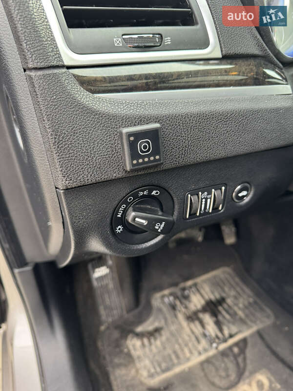 Седан Chrysler 300C 2014 в Черновцах