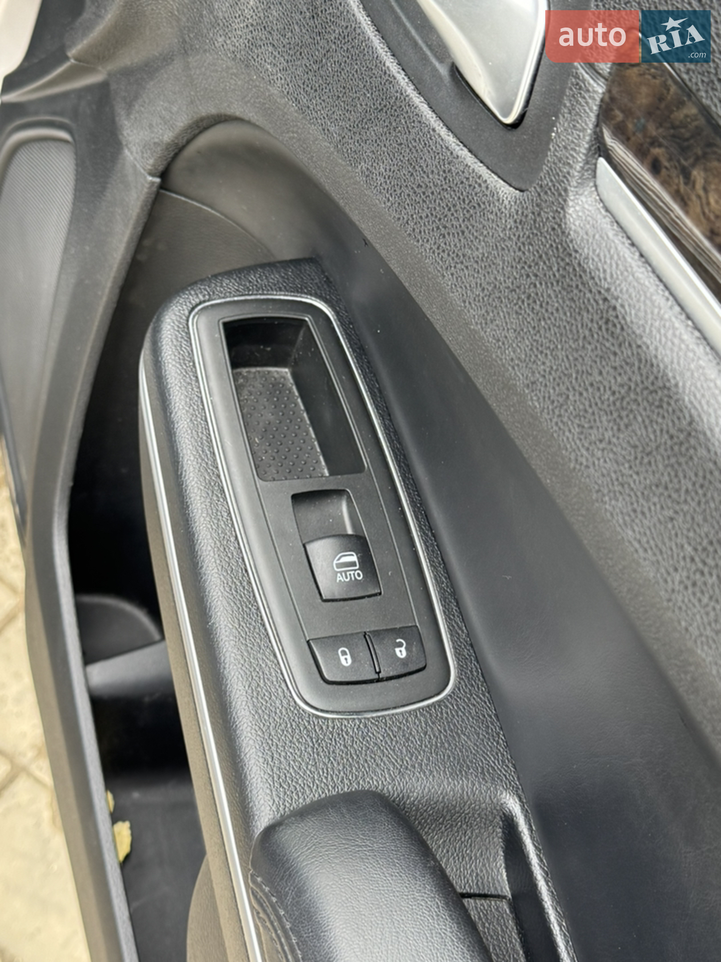 2014 Chrysler 300C - мініатюра 17
