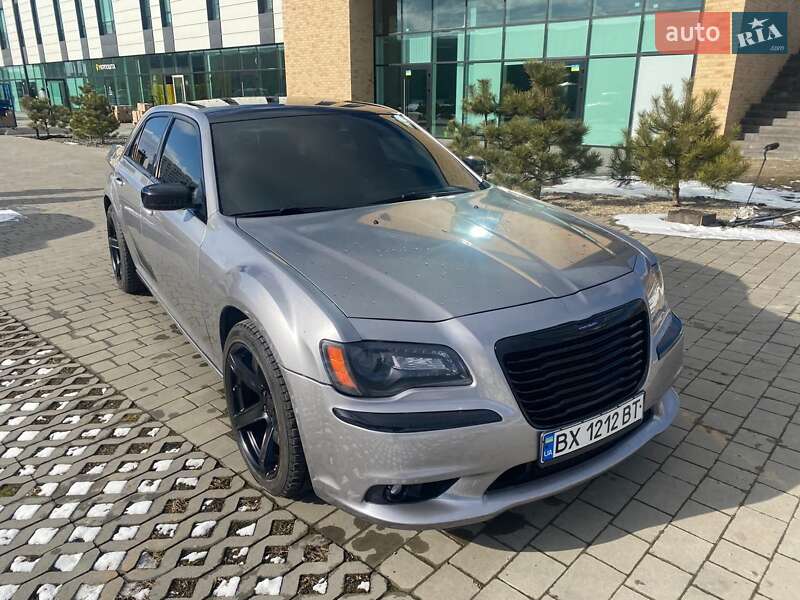 Седан Chrysler 300C 2012 в Хмельницком