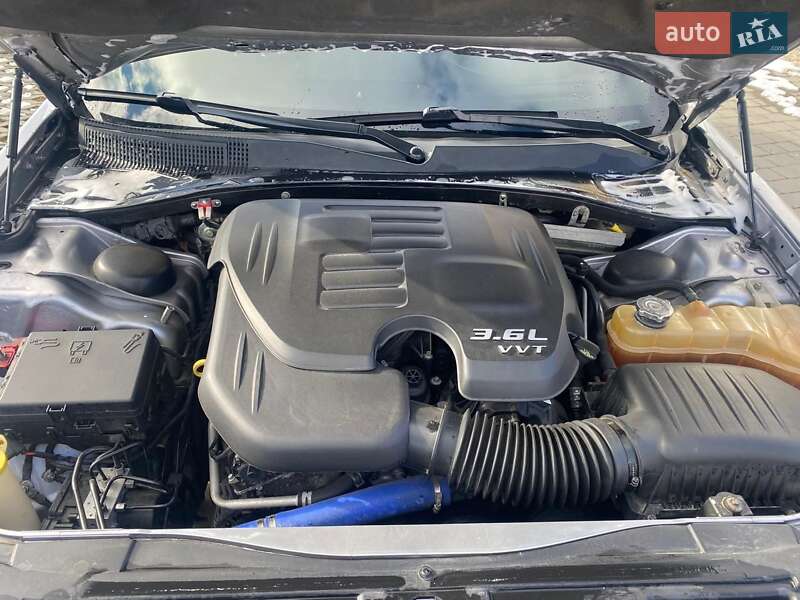 Седан Chrysler 300C 2012 в Хмельницком