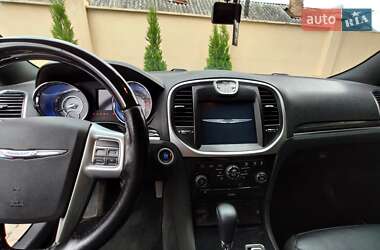 Седан Chrysler 300C 2012 в 