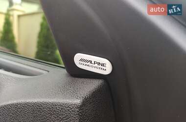 Седан Chrysler 300C 2012 в 