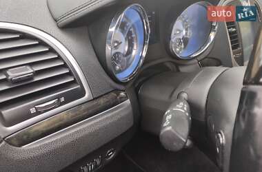 Седан Chrysler 300C 2012 в 