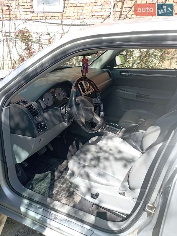 Седан Chrysler 300C 2005 в Виноградове