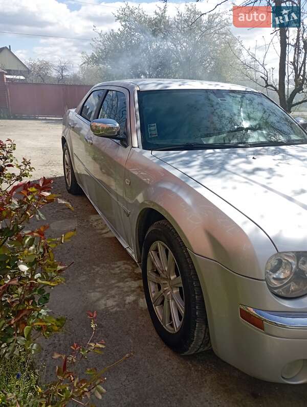 Седан Chrysler 300C 2005 в Виноградове