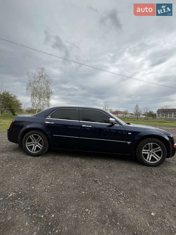 Седан Chrysler 300C 2005 в Черновцах