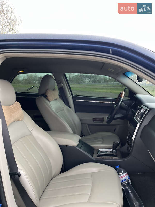 Седан Chrysler 300C 2005 в Черновцах