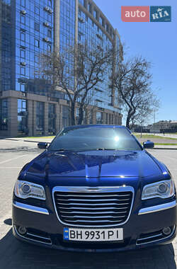 Седан Chrysler 300C 2013 в 