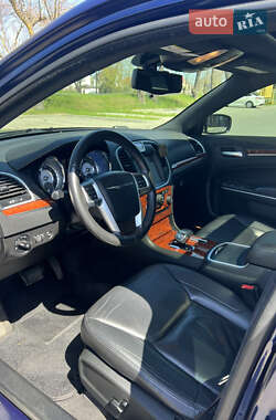 Седан Chrysler 300C 2013 в 