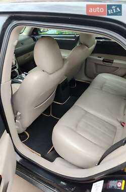 Седан Chrysler 300C 2005 в 