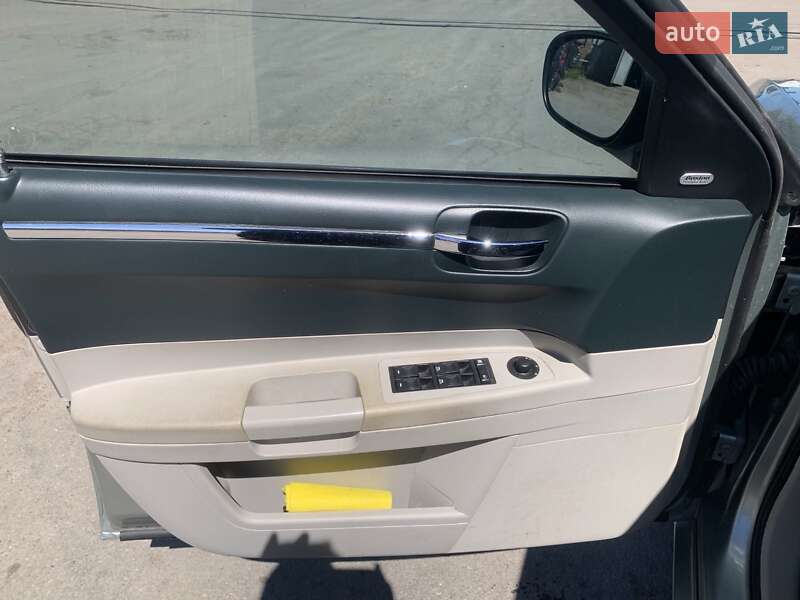 Седан Chrysler 300C 2006 в Конотопе