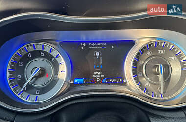 Седан Chrysler 300C 2016 в 