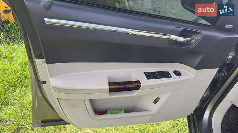 Седан Chrysler 300C 2006 в Звягеле