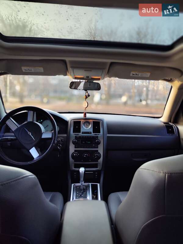 Седан Chrysler 300C 2005 в Кривому Розі