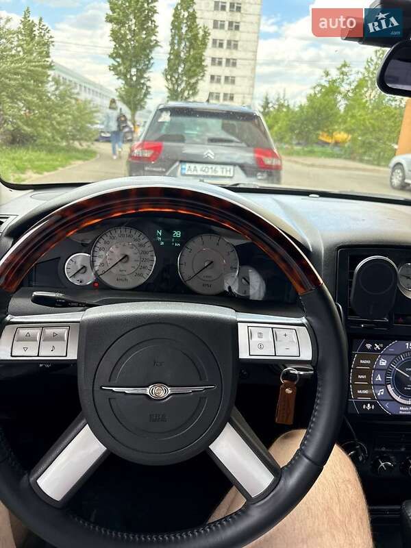 Седан Chrysler 300C 2004 в Киеве