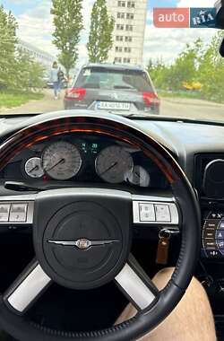 Седан Chrysler 300C 2004 в 