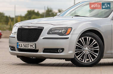 Седан Chrysler 300C 2012 в 