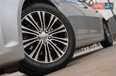 Седан Chrysler 300C 2012 в 