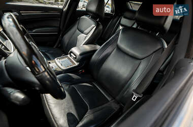 Седан Chrysler 300C 2012 в 