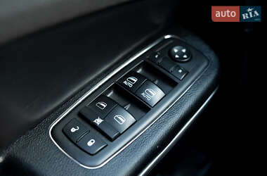Седан Chrysler 300C 2012 в 