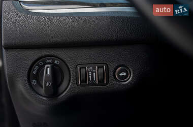 Седан Chrysler 300C 2012 в 