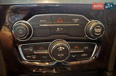 Седан Chrysler 300C 2017 в 