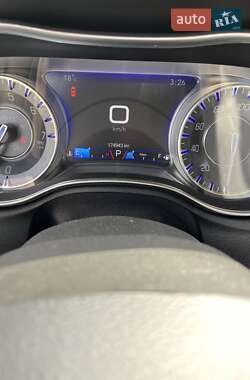 Седан Chrysler 300C 2017 в 