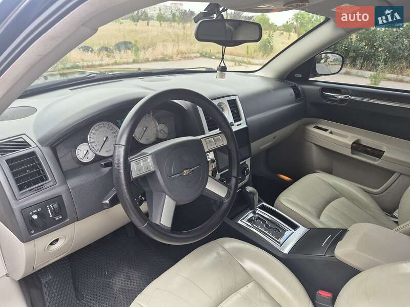 Седан Chrysler 300C 2005 в Херсоне