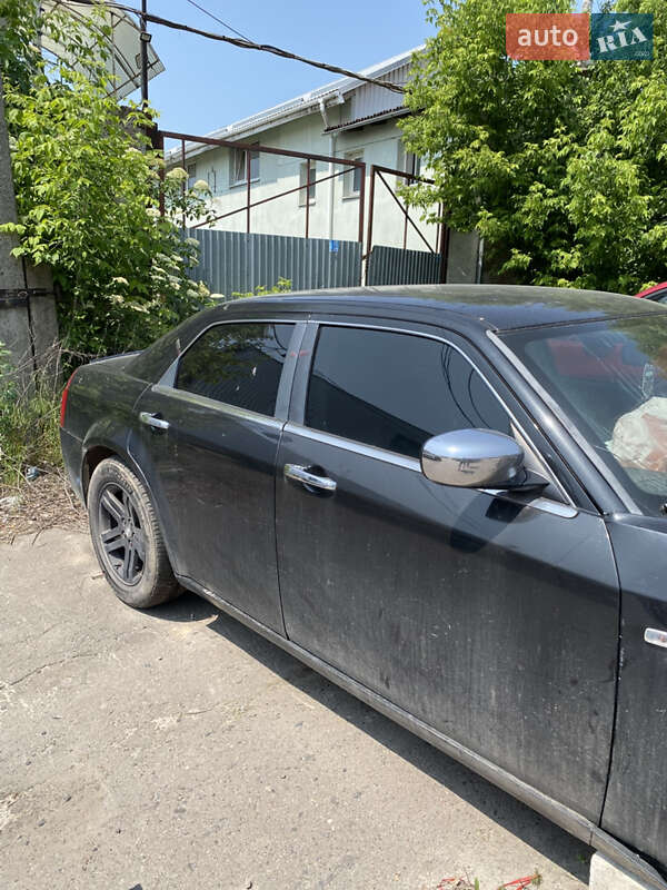 Седан Chrysler 300C 2005 в Ровно
