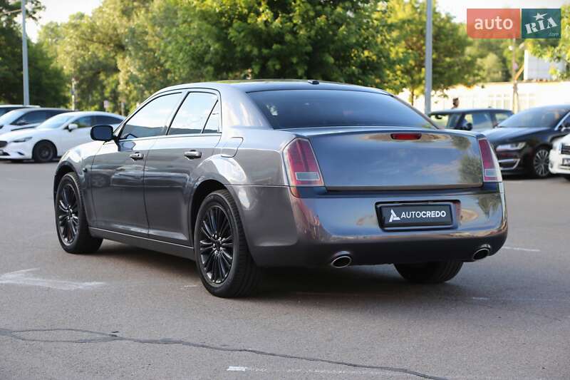 Седан Chrysler 300C 2013 в Киеве