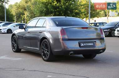 Седан Chrysler 300C 2013 в 