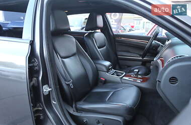 Седан Chrysler 300C 2013 в 