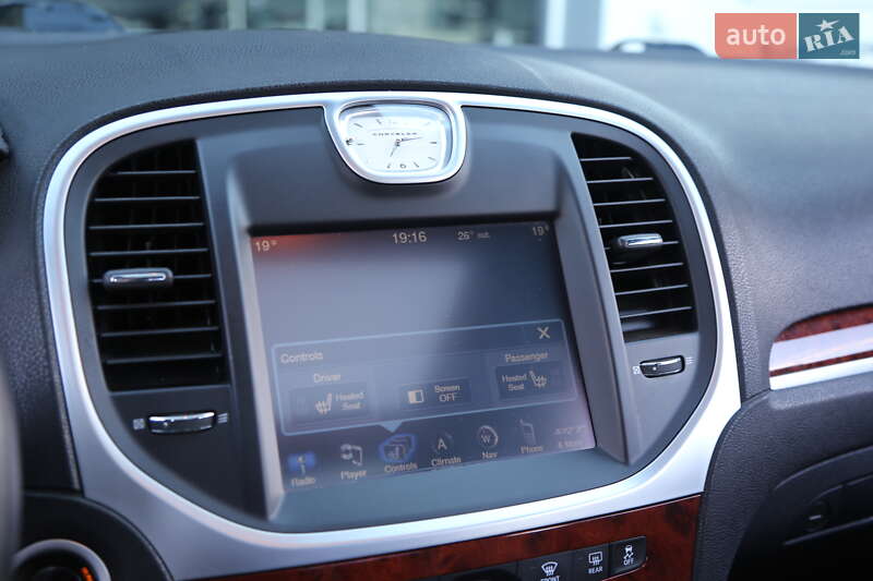 Седан Chrysler 300C 2013 в Киеве