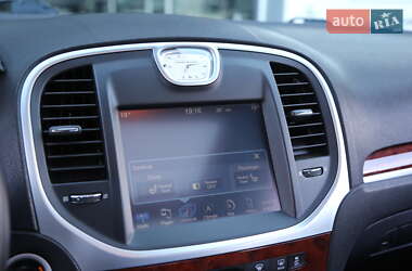 Седан Chrysler 300C 2013 в 