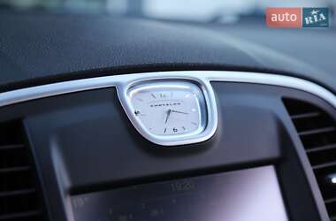 Седан Chrysler 300C 2013 в 