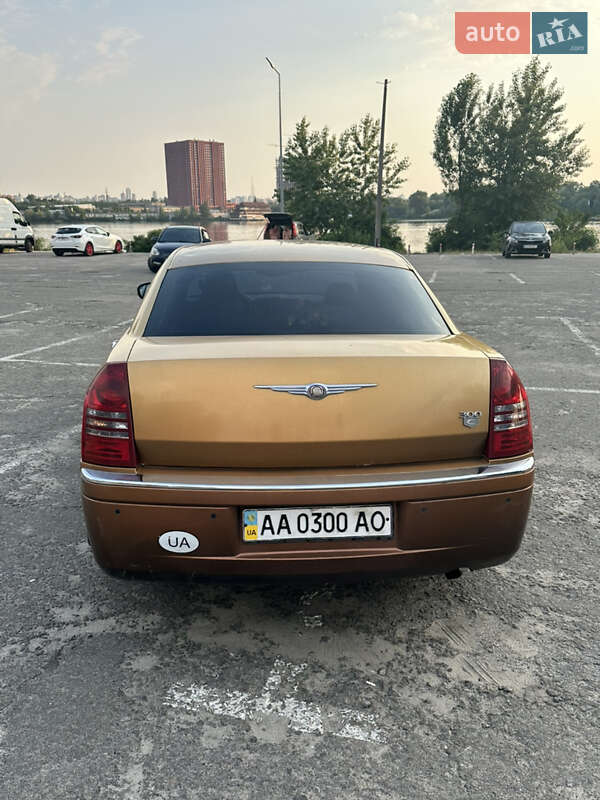 Седан Chrysler 300C 2005 в Киеве