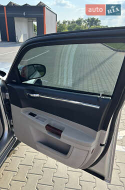 Седан Chrysler 300C 2005 в 