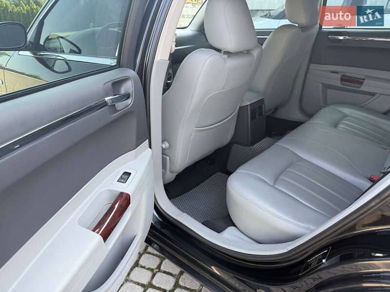 Седан Chrysler 300C 2006 в Шептицькому