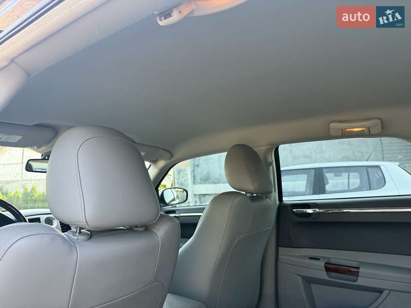Седан Chrysler 300C 2006 в Шептицькому