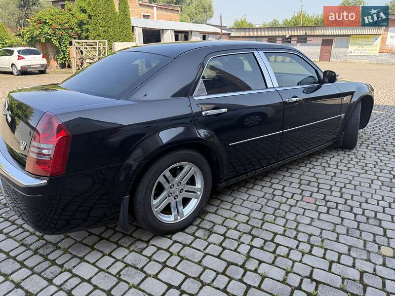 Седан Chrysler 300C 2006 в Шептицькому