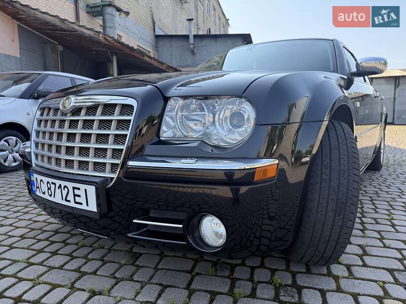 Седан Chrysler 300C 2006 в Шептицькому