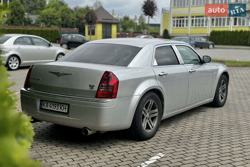 Седан Chrysler 300C 2008 в Львові