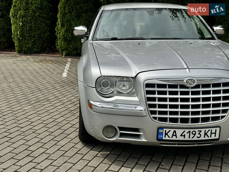 Седан Chrysler 300C 2008 в Львові