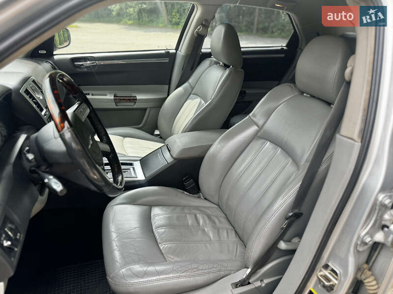 Седан Chrysler 300C 2008 в Львові