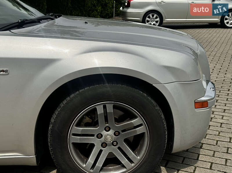 Седан Chrysler 300C 2008 в Львові